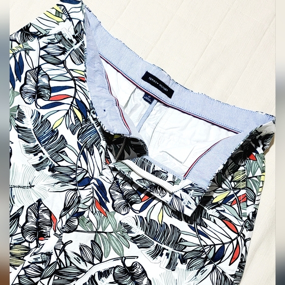 Tommy Hilfiger Tropical Hawaiian Leaf Print Chino Shorts - Picture 5 of 12
